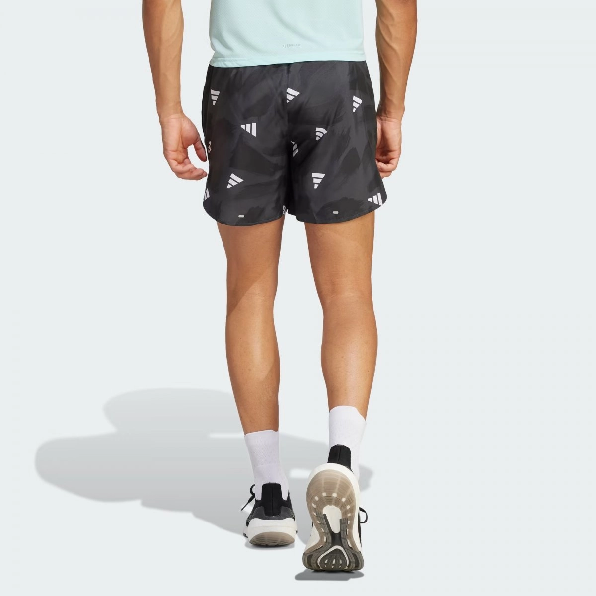 Bermuda Adidas Run It - masculino - preto e branco