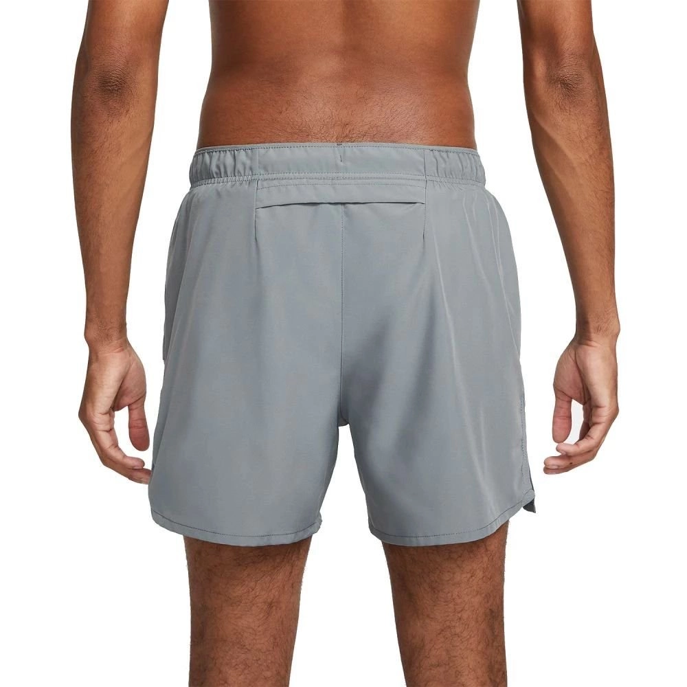 Bermuda Nike Dri-FIT Challenger - masculino - cinza