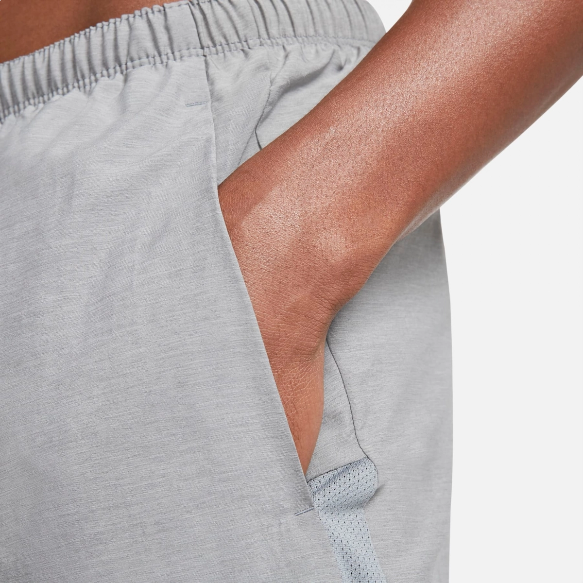 Bermuda Nike Dri-FIT Challenger - masculino - cinza