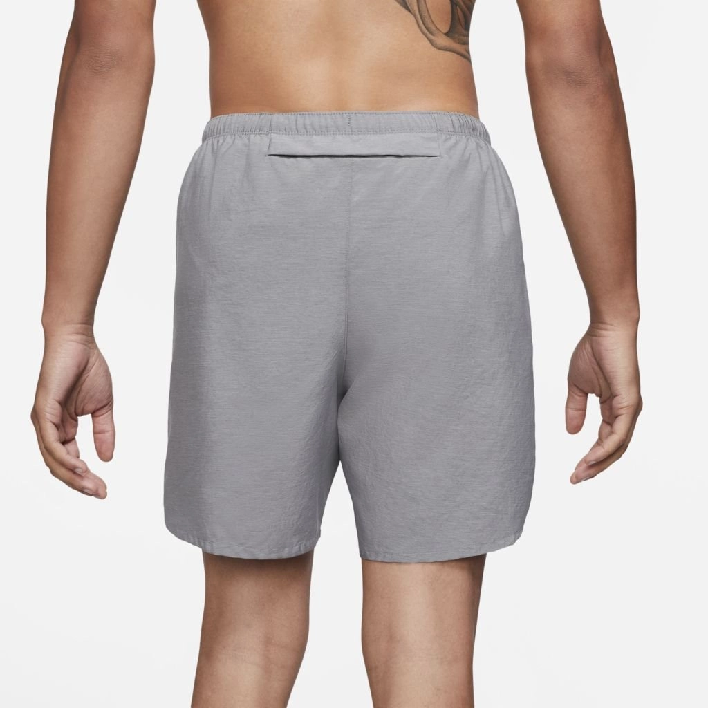 Bermuda Nike Dri-FIT Challenger - masculino - cinza mescla