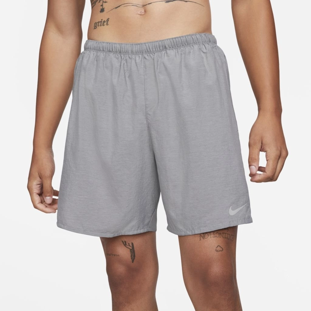 Bermuda Nike Dri-FIT Challenger - masculino - cinza mescla
