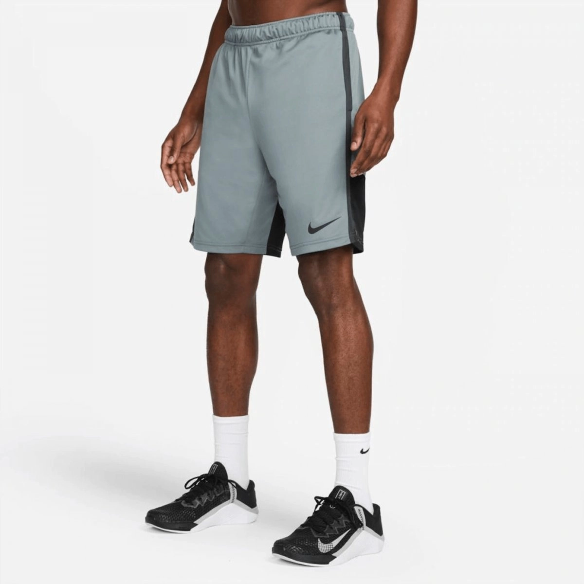 Bermuda Nike Dri-FIT Hybrid - masculino - cinza e preto