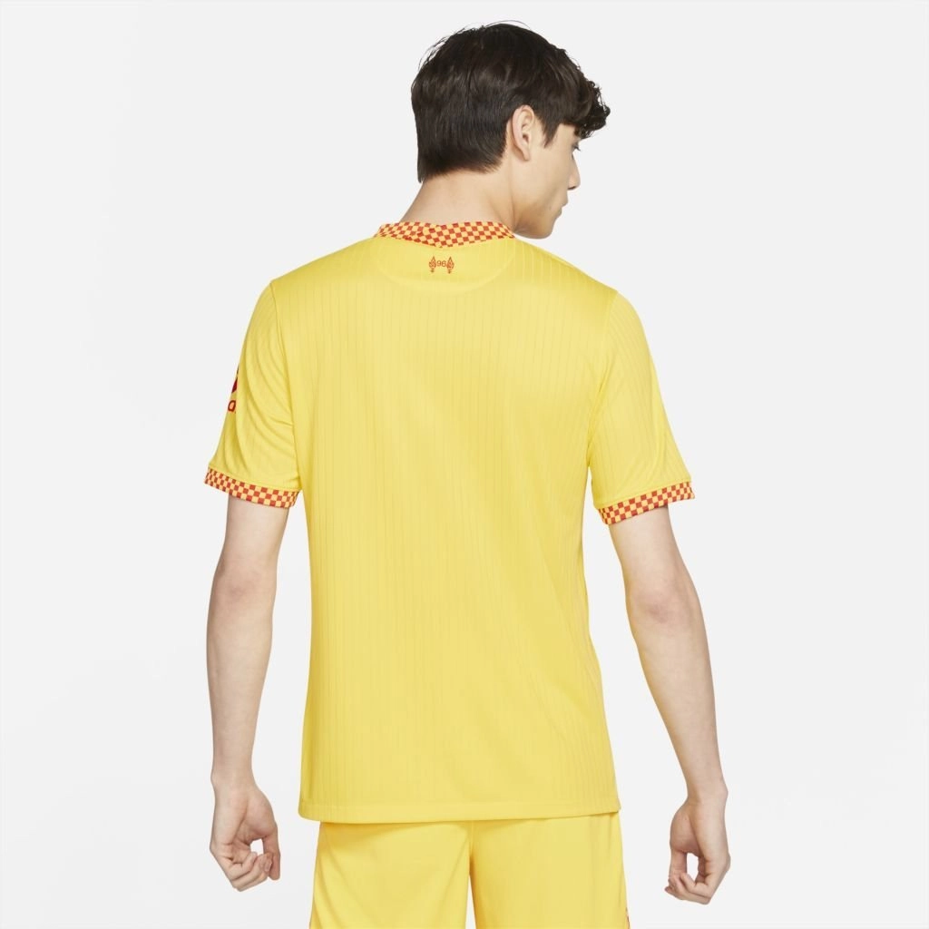 Camisa Nike Liverpool III 2021/22 Torcedor Pro - masculino - amarelo e vermelho