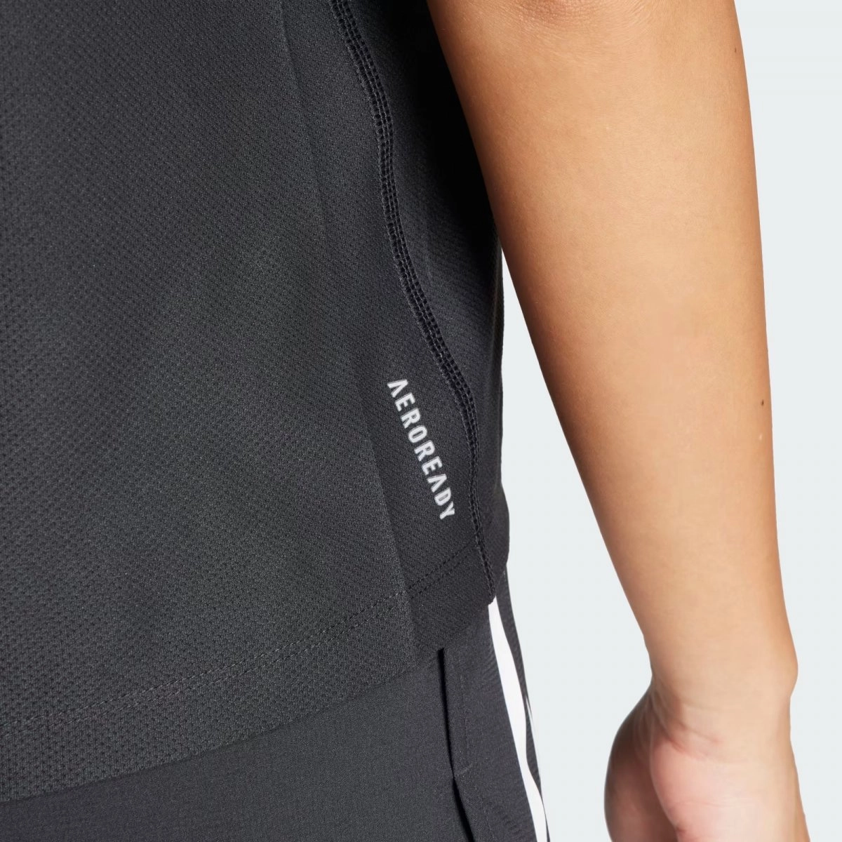 Camiseta Adidas Own The Run Base - feminino - preto