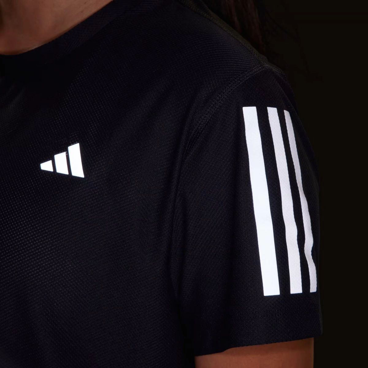 Camiseta Adidas Own The Run Base - feminino - preto