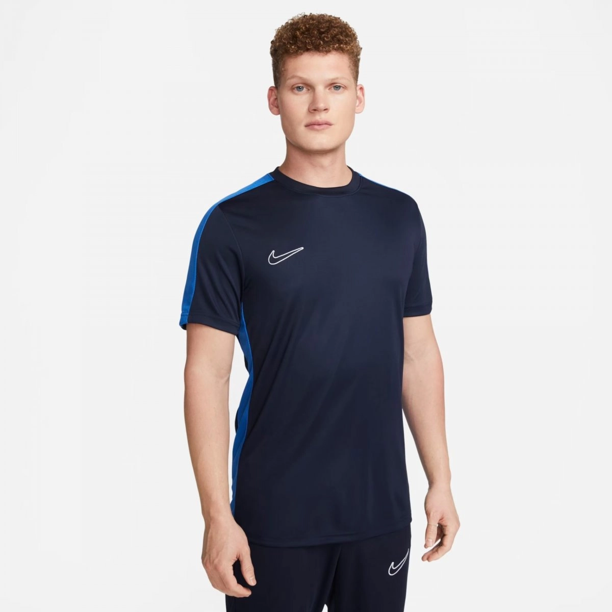 Camiseta Nike Academy 23 - masculino - azul marinho