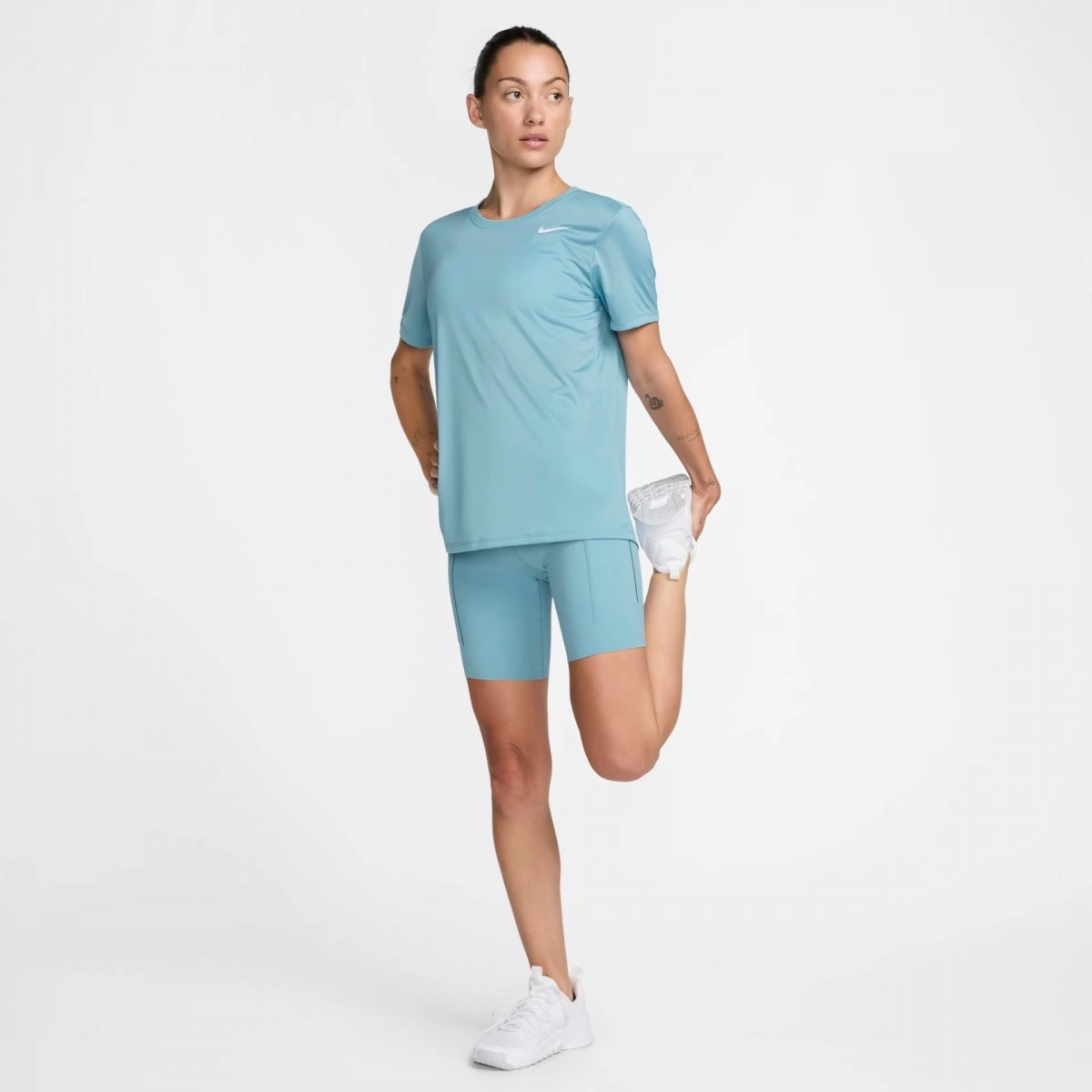 Camiseta Nike Dri-FIT - feminino - azul