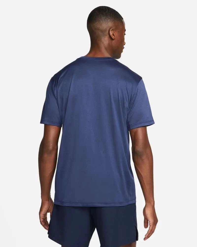 Camiseta Nike Dri-FIT Graphic Training - masculino - azul marinho