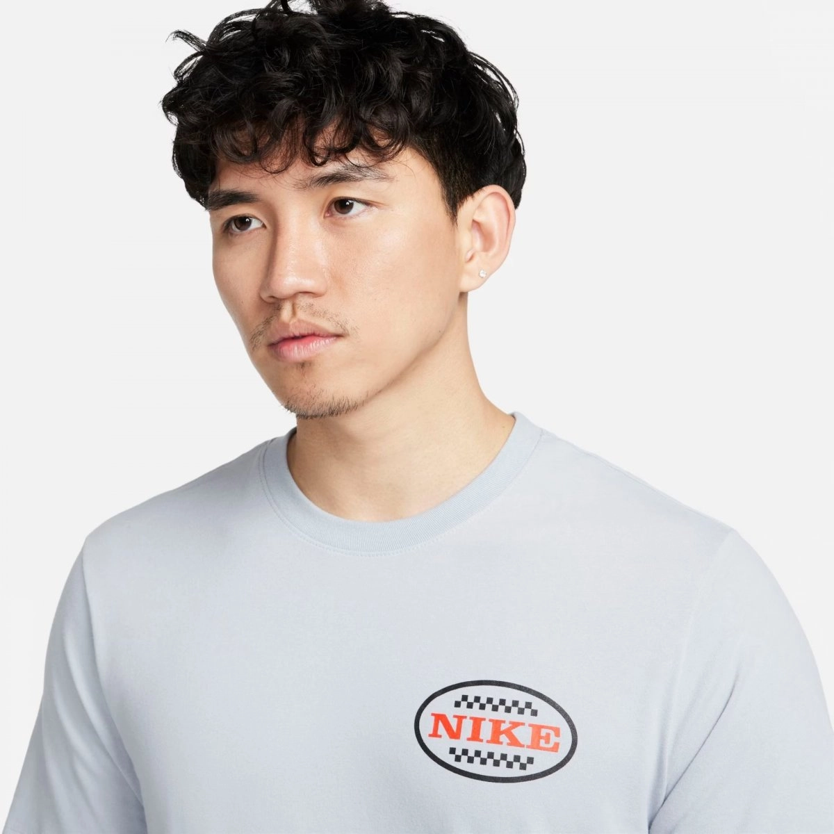 Camiseta Nike Dri-FIT - masculino - cinza claro