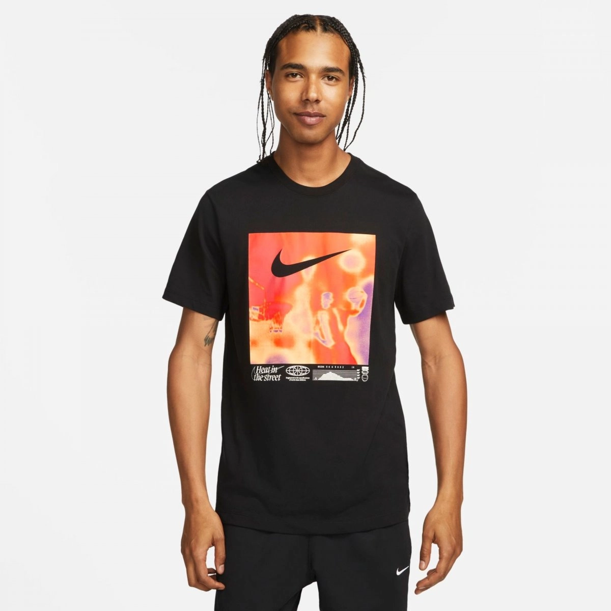 Camiseta Nike Dri-FIT - masculino - preto e laranja