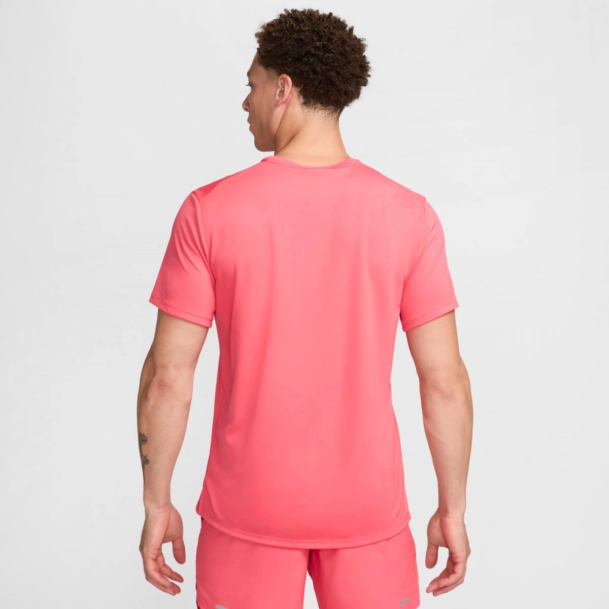 Camiseta Nike Dri-FIT Uv Miler - masculino - rosa