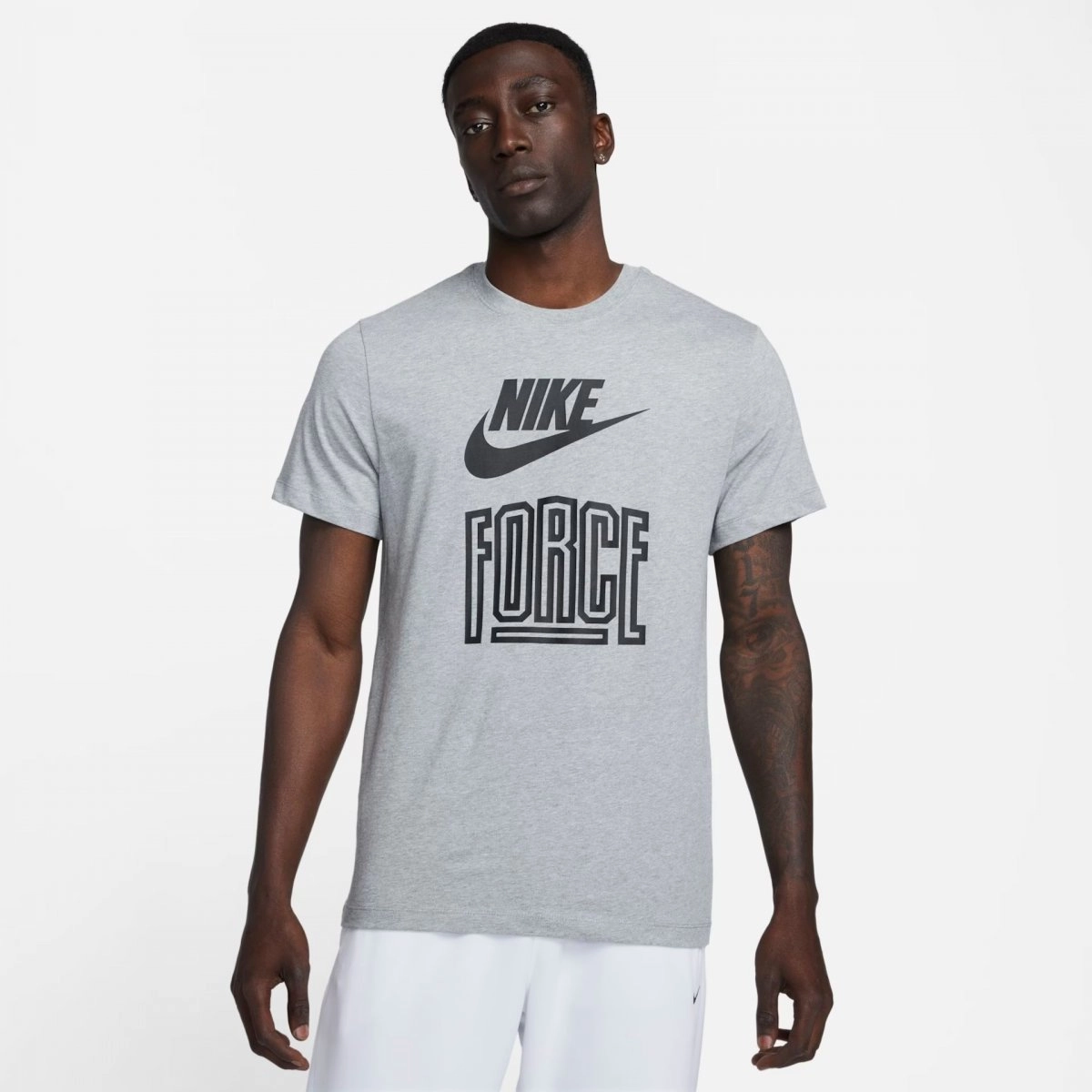 Camiseta Nike - masculino - cinza e preto
