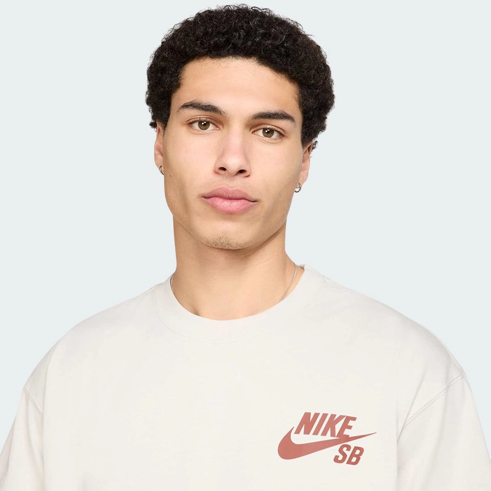 Camiseta Nike Sb Tee - masculino - bege