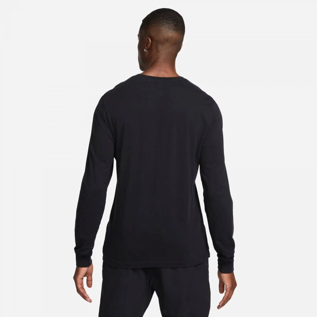 Camiseta Nike Sportswear Club - masculino - preto