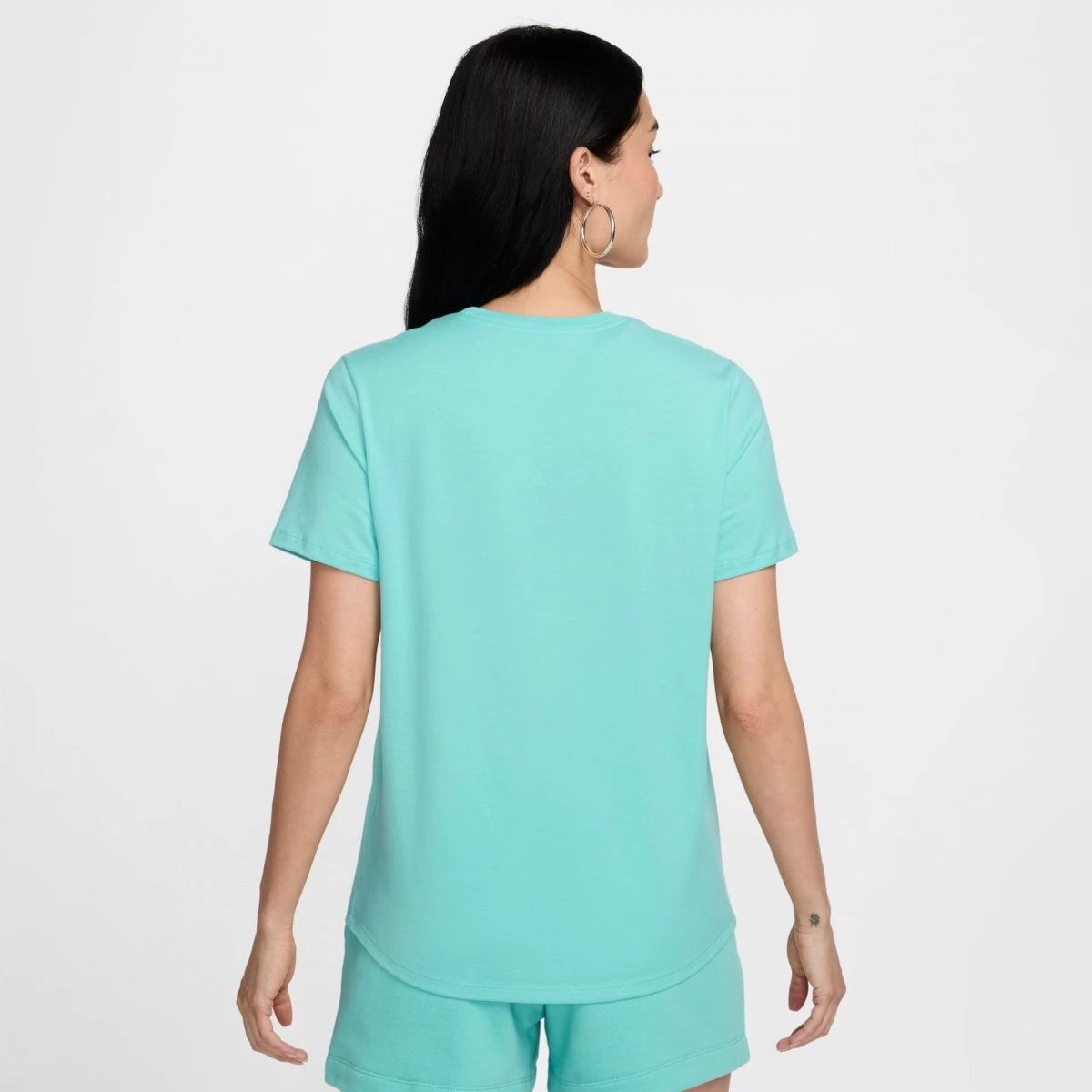 Camiseta Nike Sportwear Club - feminino - verde agua
