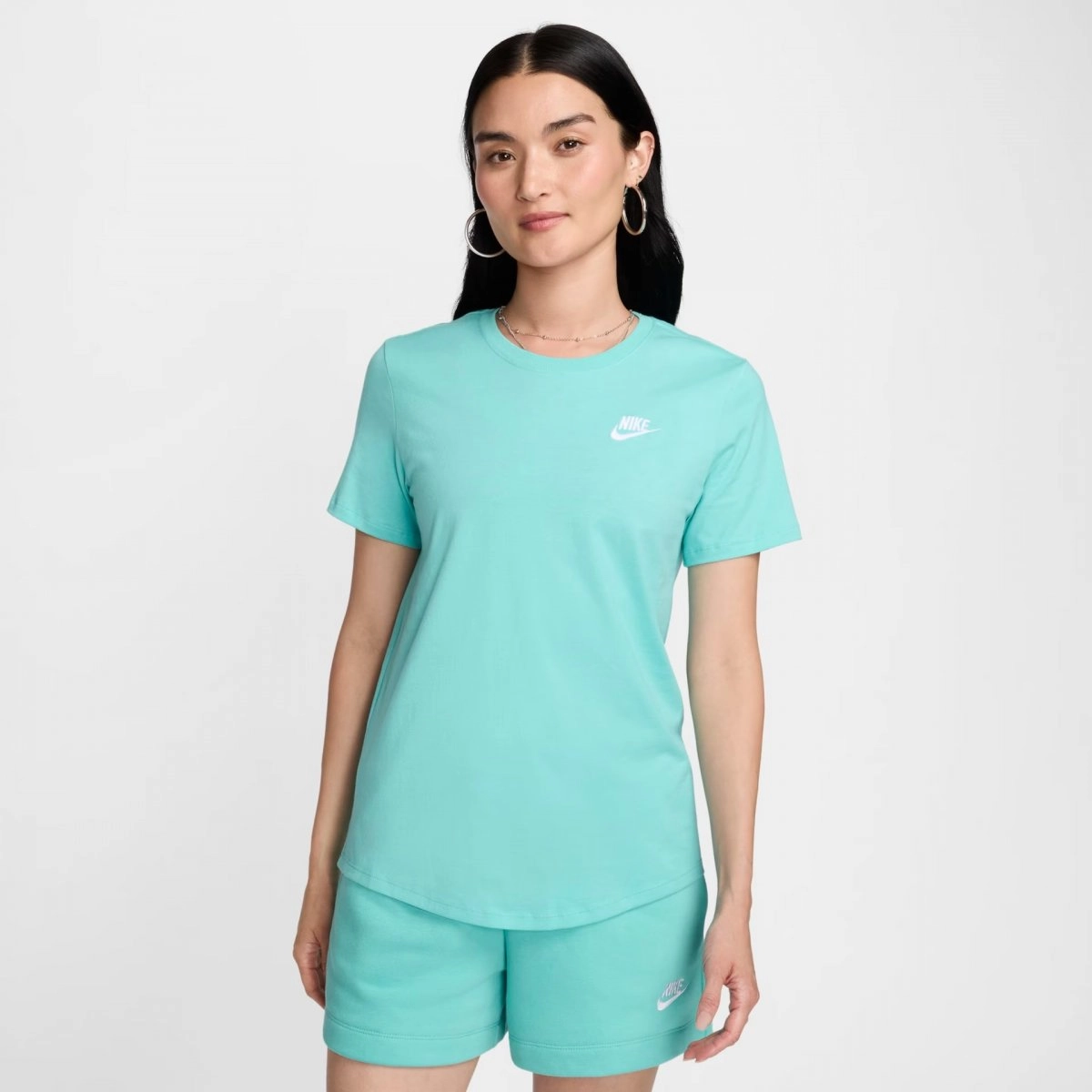 Camiseta Nike Sportwear Club - feminino - verde agua