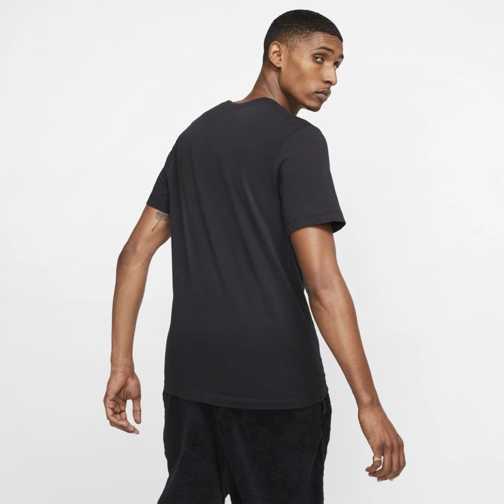 Camiseta Nike Sportwear Club - masculino - preto