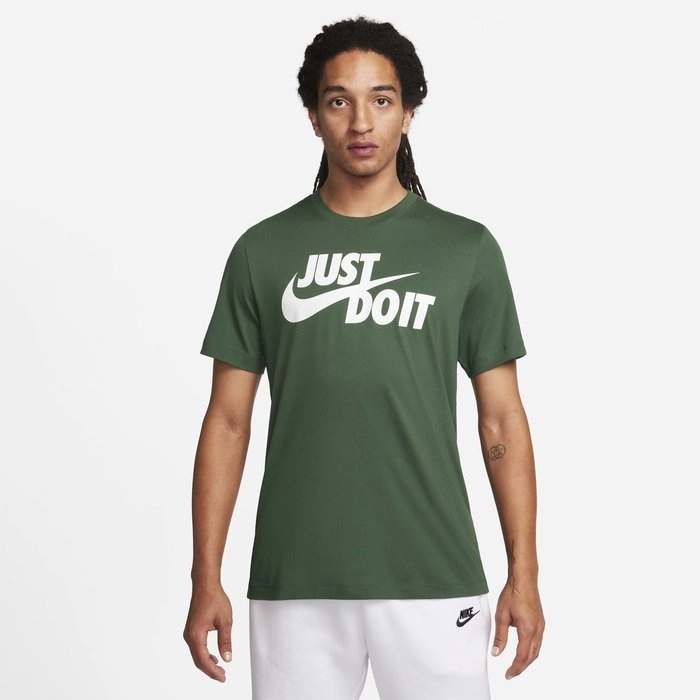 Camiseta Nike Sportwear "Just Do It" - masculino - verde escuro
