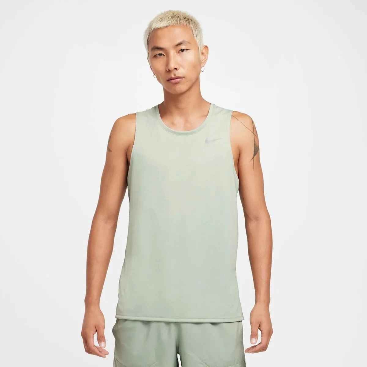 Camiseta regata Nike Dri-FIT Miler - masculino - verde escuro