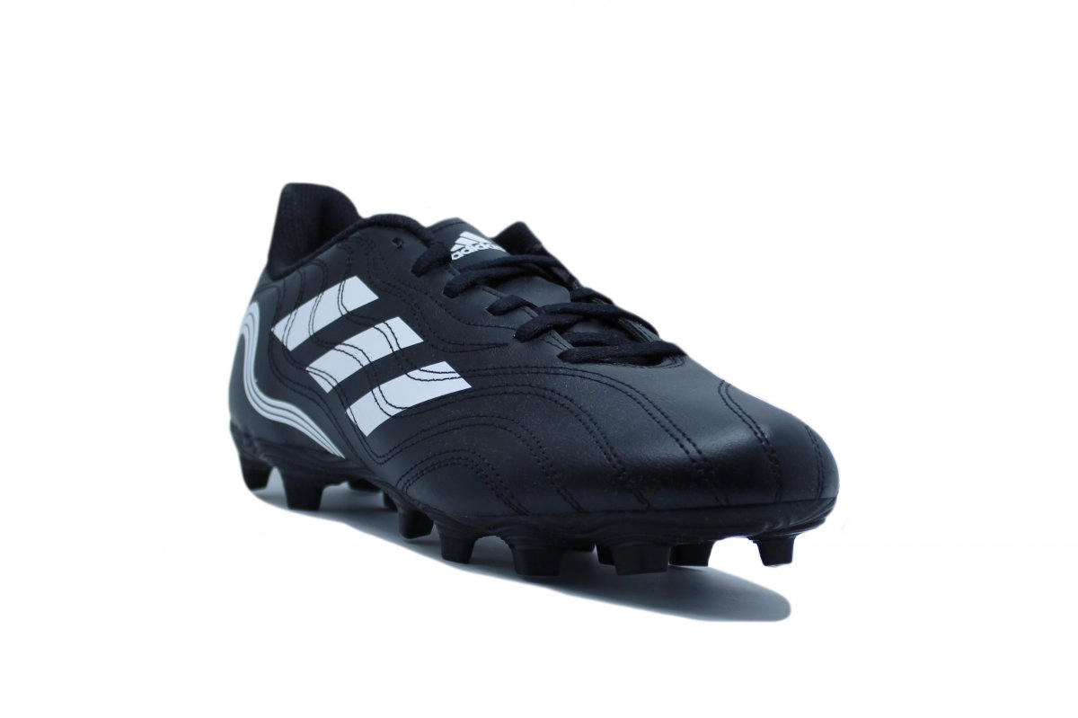 Chuteira campo Adidas Copa Sense.4 - unissex - preto e branco