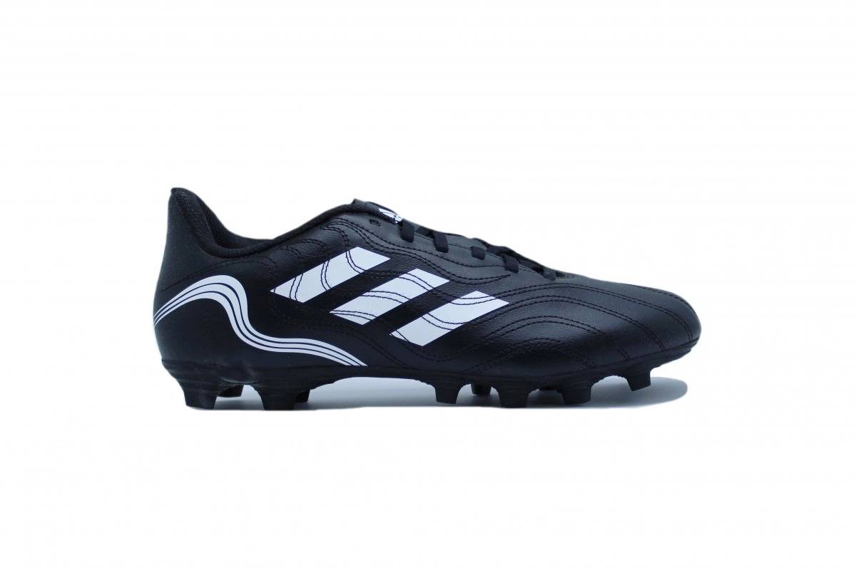 Chuteira campo Adidas Copa Sense.4 - unissex - preto e branco