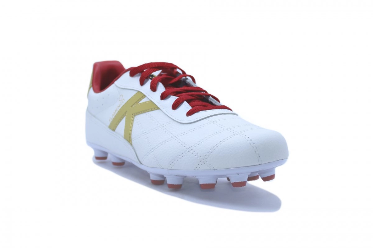Chuteira campo Kelme Flamenco - unissex - branco e dourado
