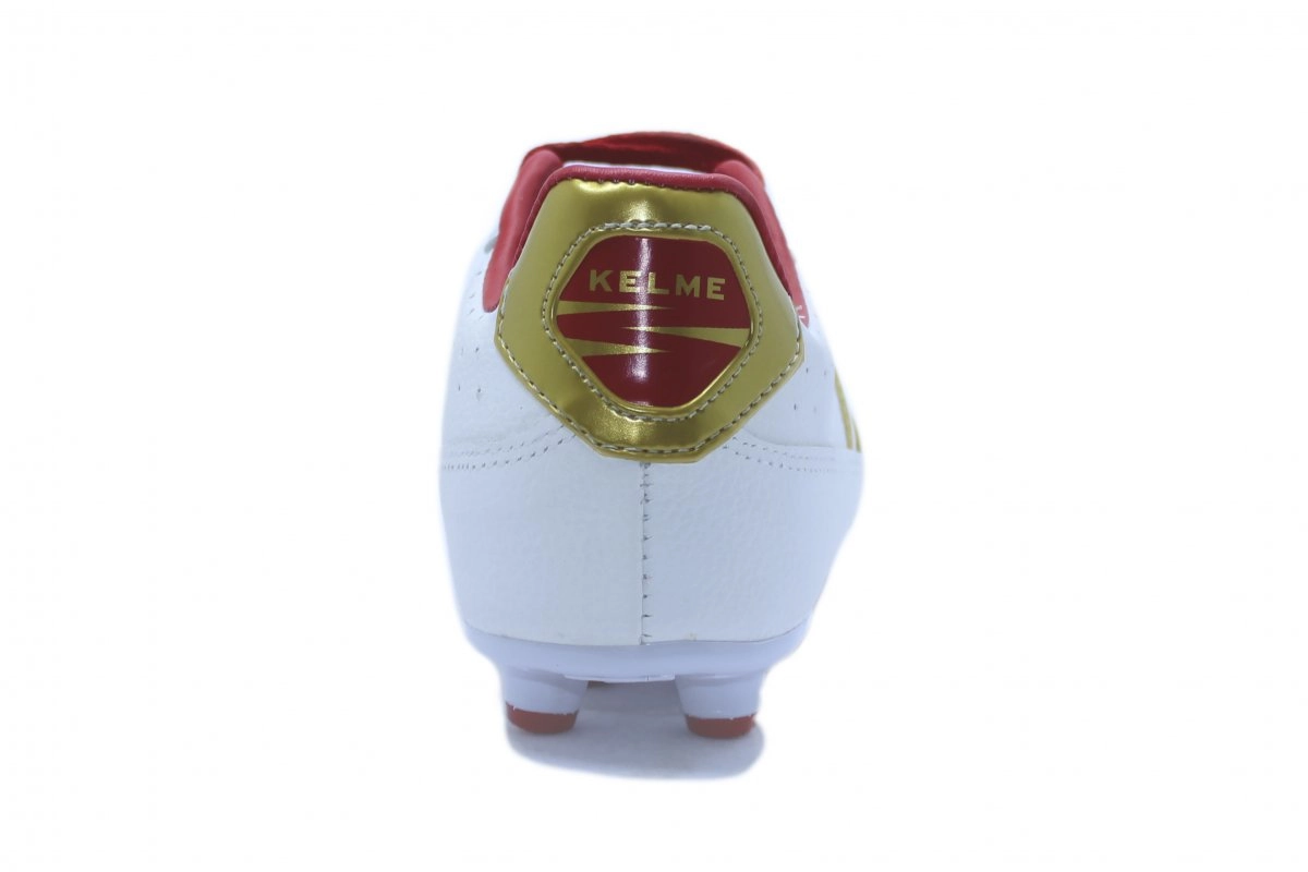 Chuteira campo Kelme Flamenco - unissex - branco e dourado