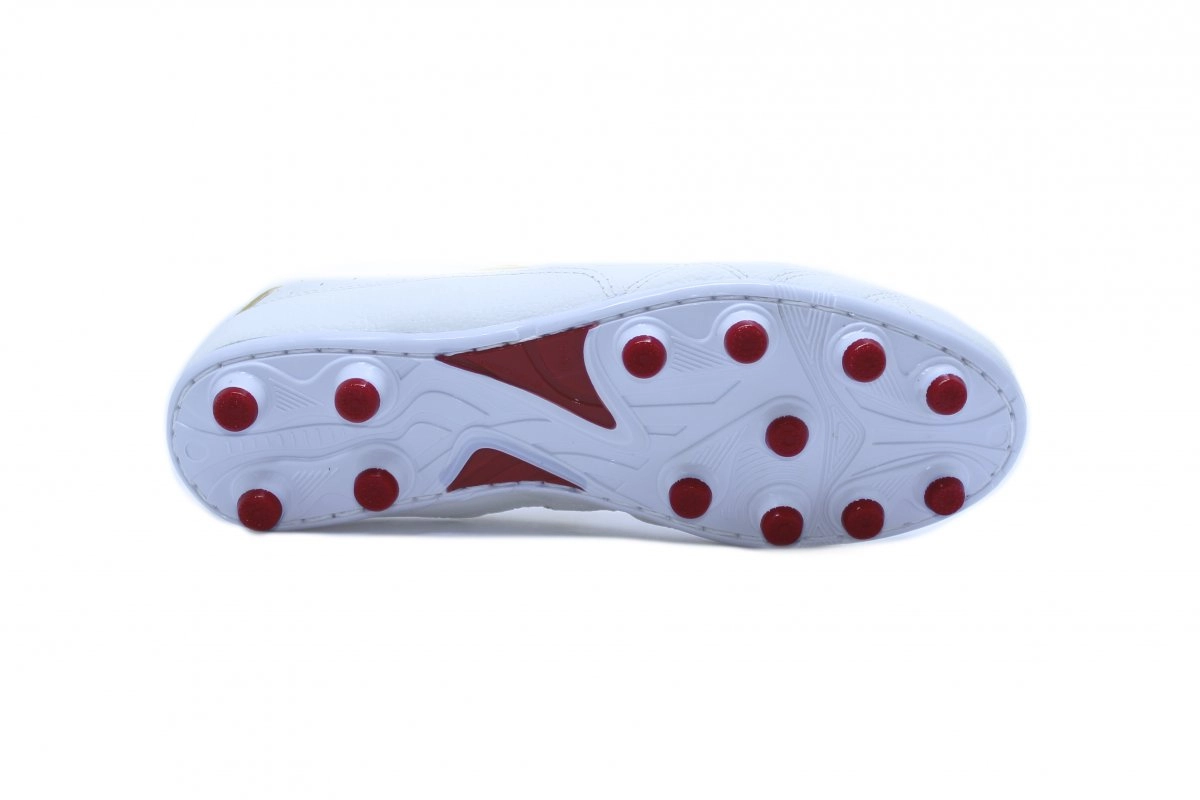 Chuteira campo Kelme Flamenco - unissex - branco e dourado