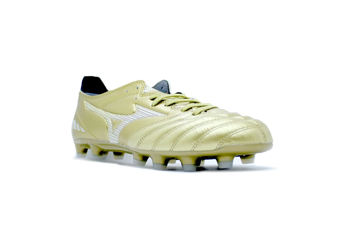 Chuteira campo Mizuno Morelia Neo Iii Pro - unissex - dourado e branco