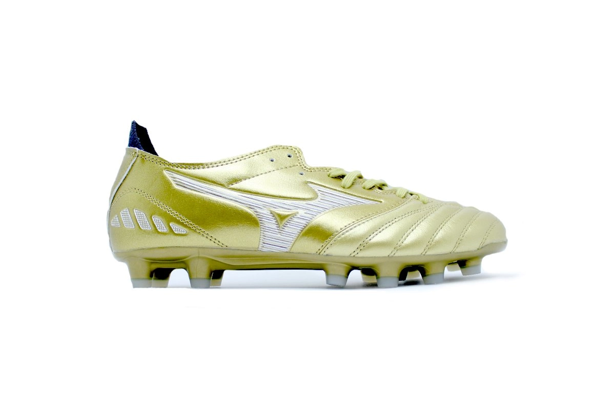 Chuteira campo Mizuno Morelia Neo Iii Pro - unissex - dourado e branco