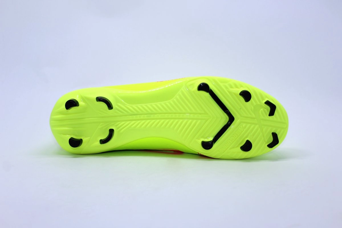 Chuteira campo Nike Mercurial Vapor 14 Club - unissex - verde limao e laranja