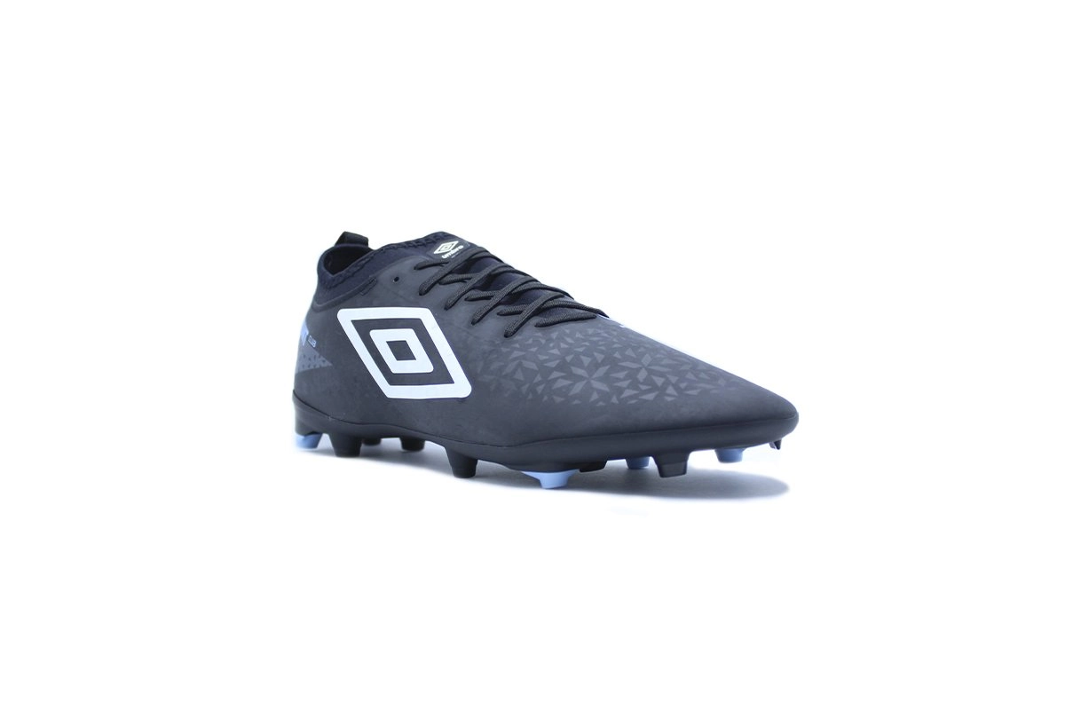 Chuteira campo Umbro Adamant Club - unissex - preto e azul claro