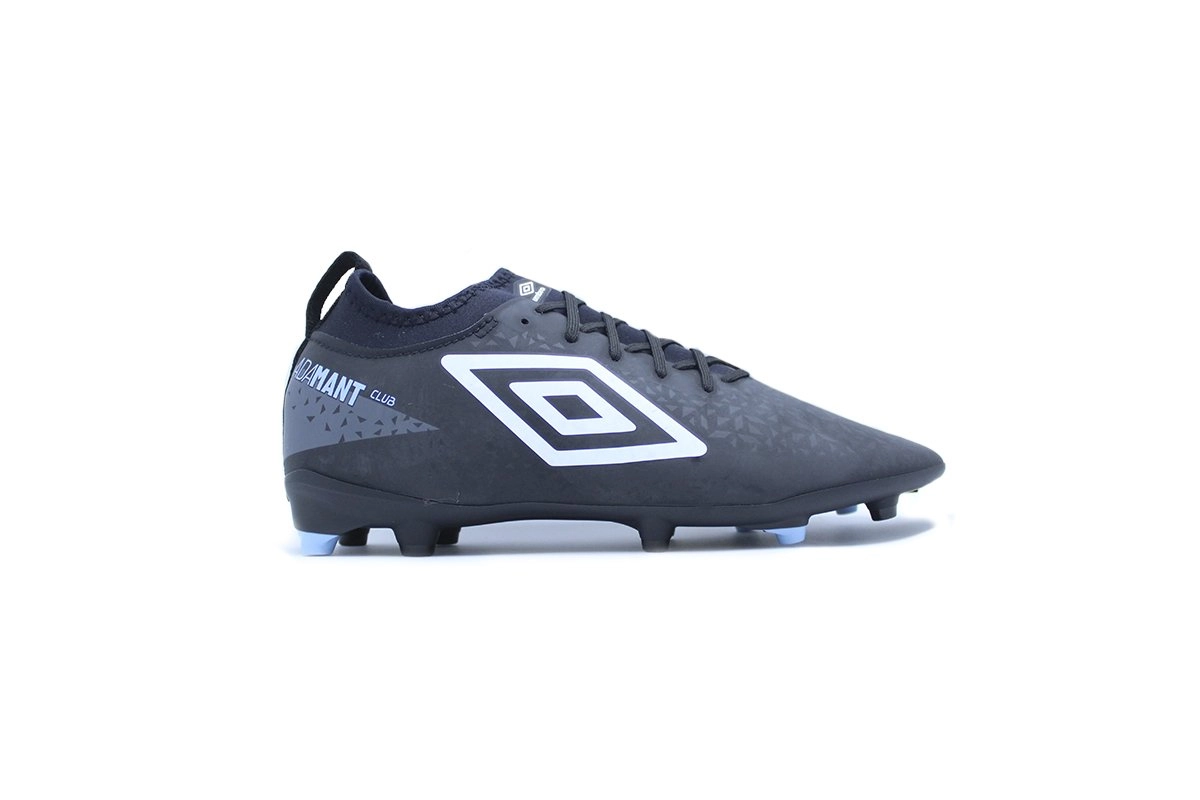 Chuteira campo Umbro Adamant Club - unissex - preto e azul claro