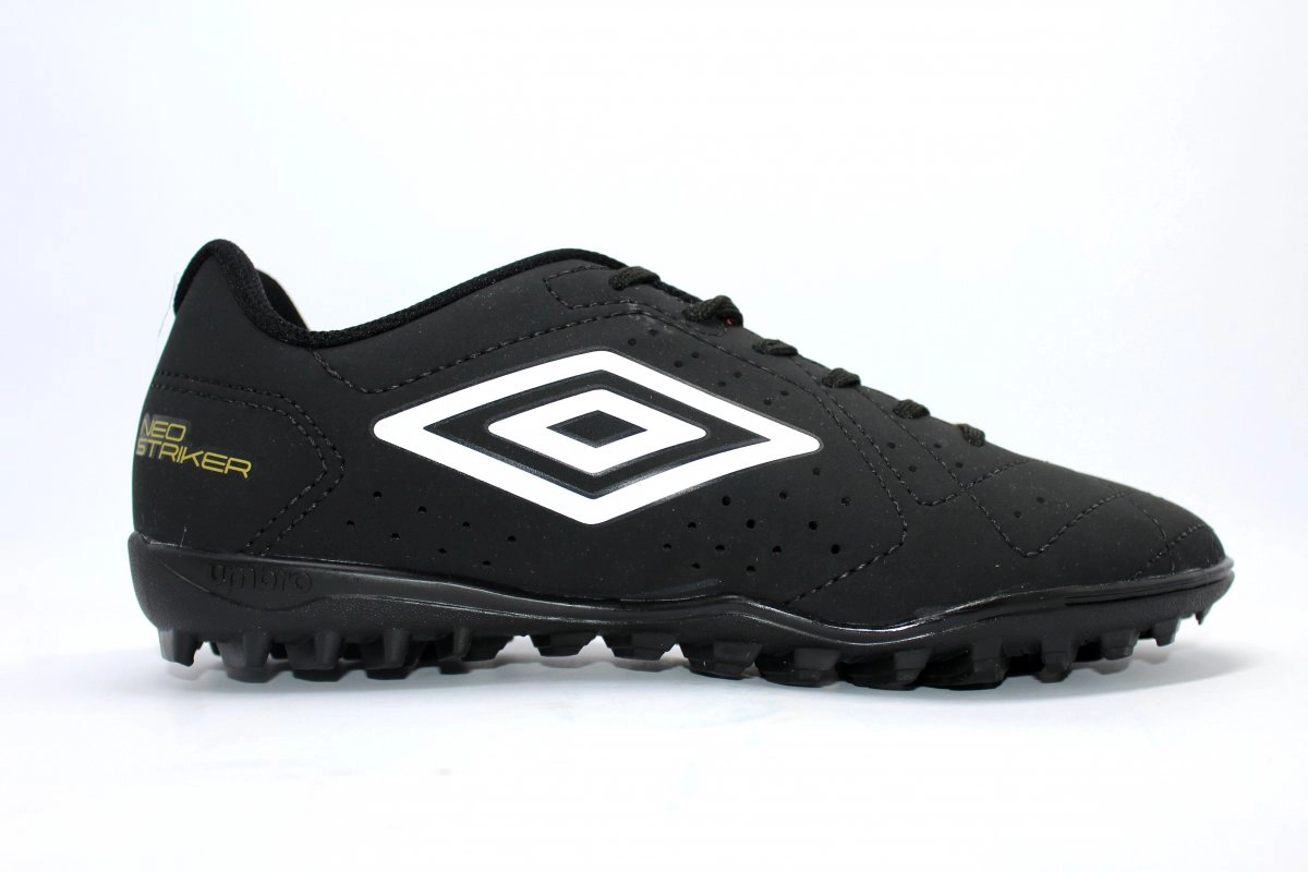 Chuteira Futsal/Indoor Umbro Neo Striker - masculino - preto e branco