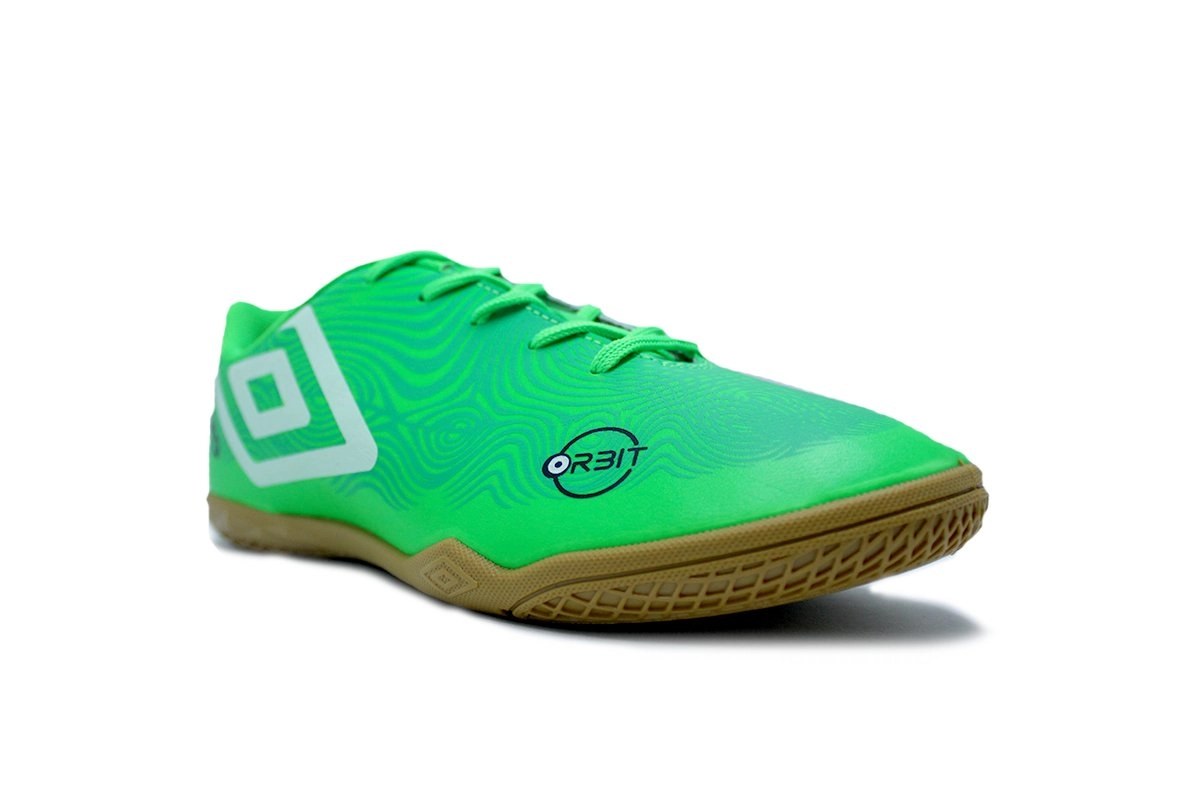 Chuteira futsal/indoor Umbro Orbit - unissex - verde e branco