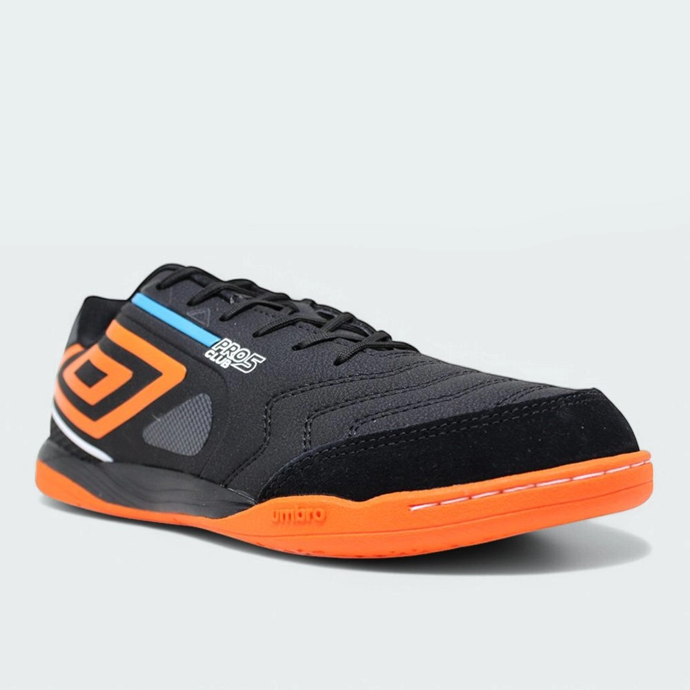 Chuteira Futsal Umbro Pro 5 Bump Club - masculino - preto e laranja
