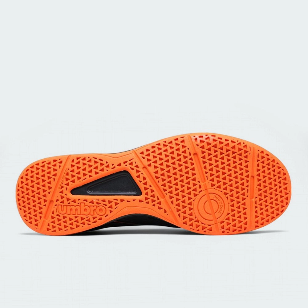 Chuteira Futsal Umbro Pro 5 Bump Club - masculino - preto e laranja