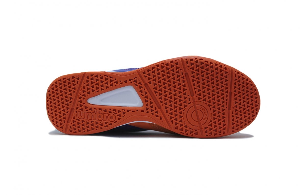 Chuteira futsal Umbro Pro 5 Bump Club - unissex - laranja e branco
