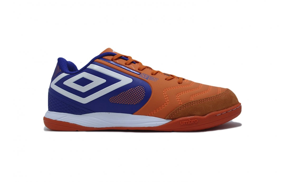Chuteira futsal Umbro Pro 5 Bump Club - unissex - laranja e branco