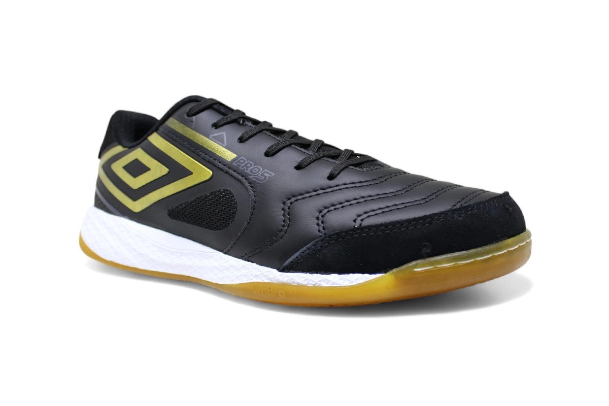 Chuteira Futsal Umbro Pro 5 Bump - unissex - preto e dourado