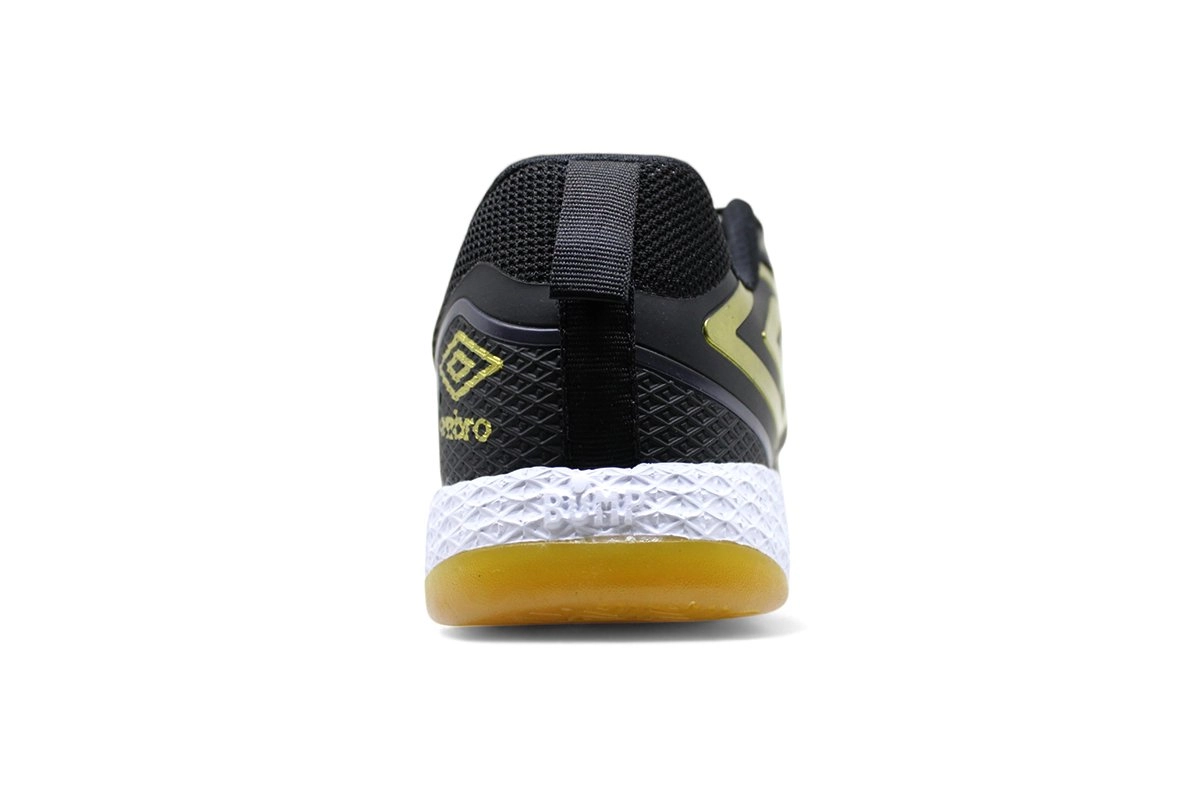 Chuteira Futsal Umbro Pro 5 Bump - unissex - preto e dourado