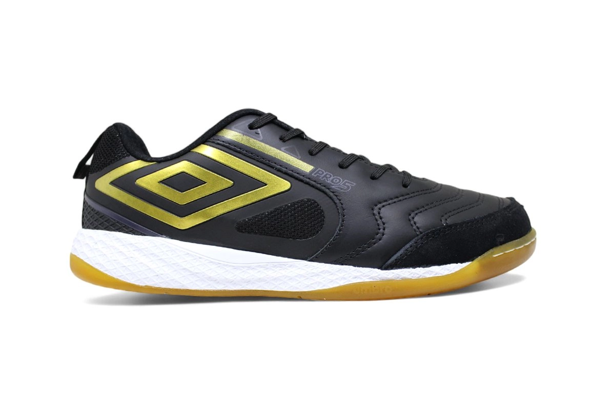Chuteira Futsal Umbro Pro 5 Bump - unissex - preto e dourado