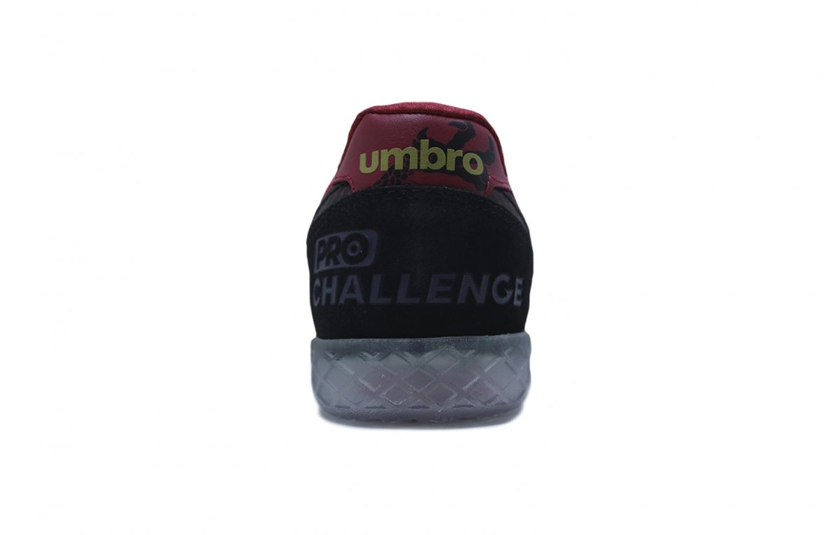 Chuteira futsal Umbro Pro Challenge Dragon Year - unissex - preto e vermelho