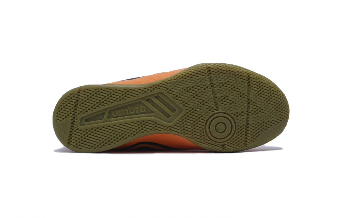 Chuteira futsal Umbro Sense Kids infantil - unissex - laranja e preto