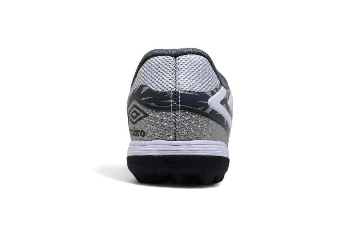 Chuteira society Umbro Pro 5 Bump Club - unissex - cinza e grafite