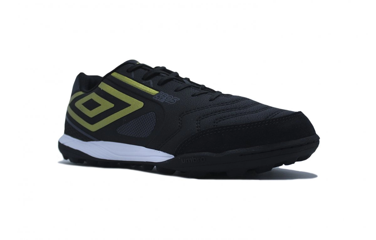 Chuteira Society Umbro Pro 5 Bump Club - unissex - preto e dourado