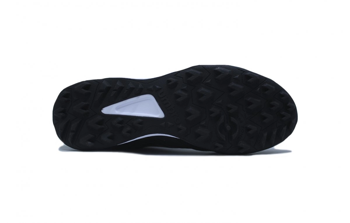 Chuteira Society Umbro Pro 5 Bump Club - unissex - preto e dourado