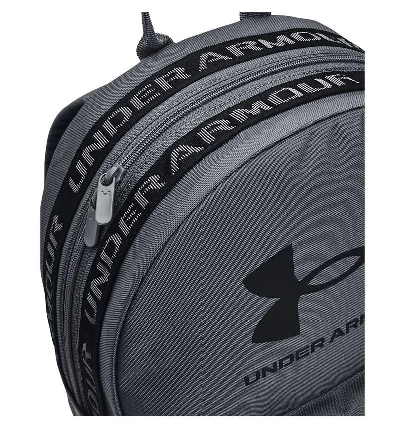 Mochila Under Armour Loudon 25L - unissex - cinza e preto