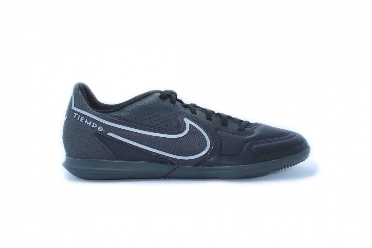 Tênis futsal/indoor Nike Phantom Venom Club - unissex - preto e coral