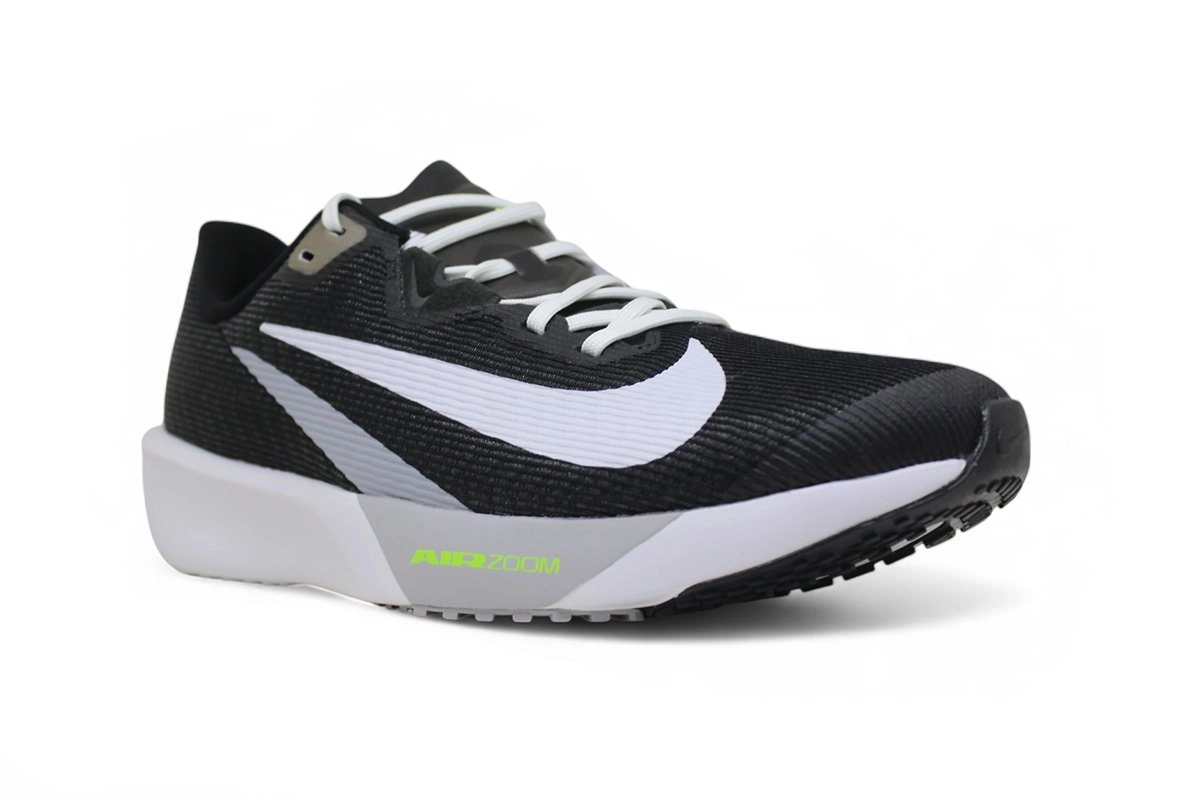 Tênis Nike Air Zoom Structure 24 - feminino - rosa claro e branco